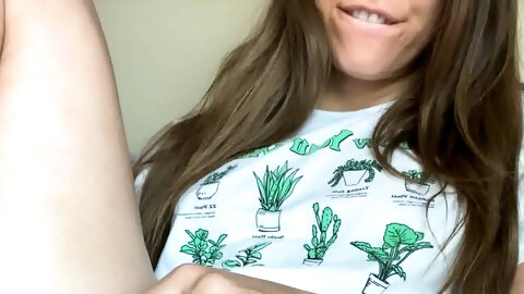 Hot amateur webcam teen masturbates for their fans