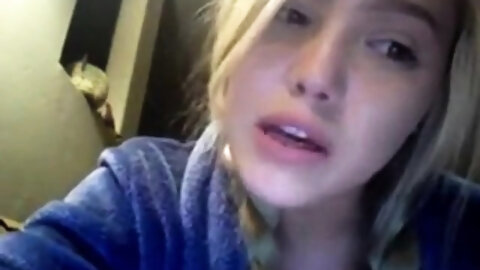 Amateur Webcam Cute Teen Plays Solo with Big Dildo