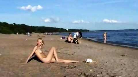 Skinny brunette amateurs dp solo
